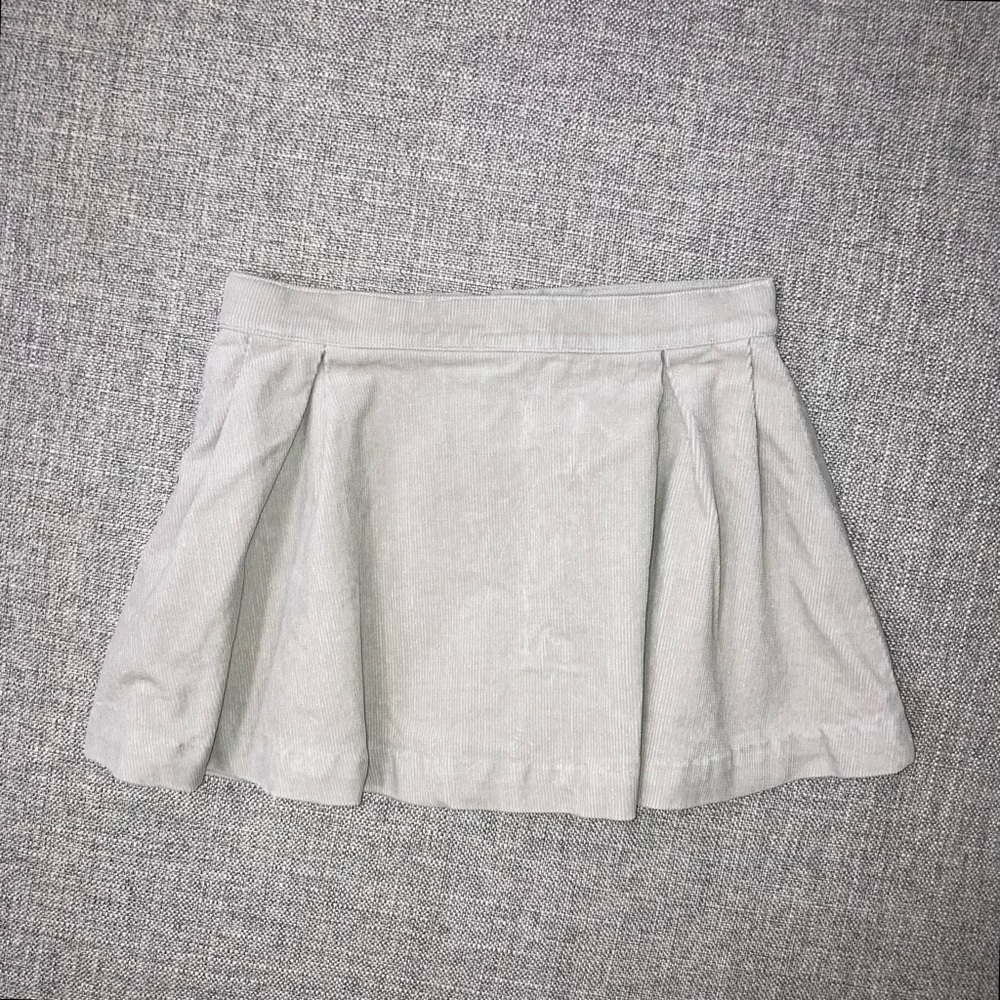 TBBC size 5 gray corduroy pleated skirt EUC